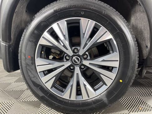 Used 2023 Nissan Rogue SV w/ SV Premium B Package image 15