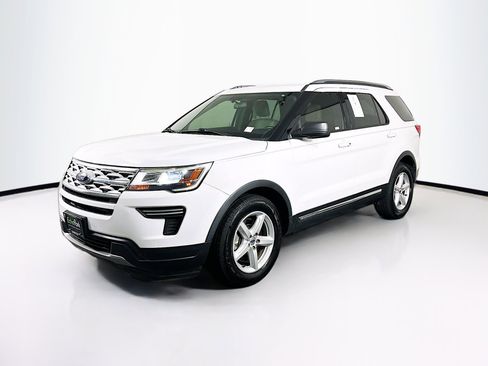Used 2019 Ford Explorer XLT FWD image 3