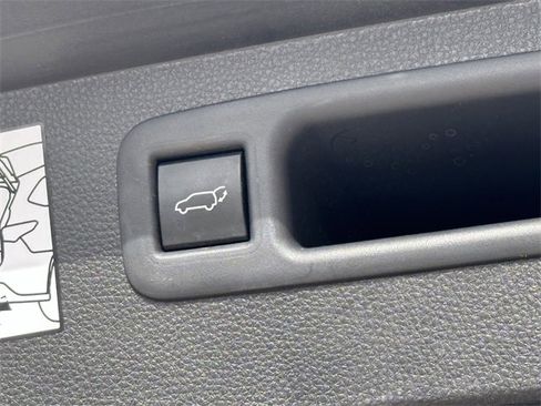 Used 2023 Toyota Highlander Bronze Edition image 27