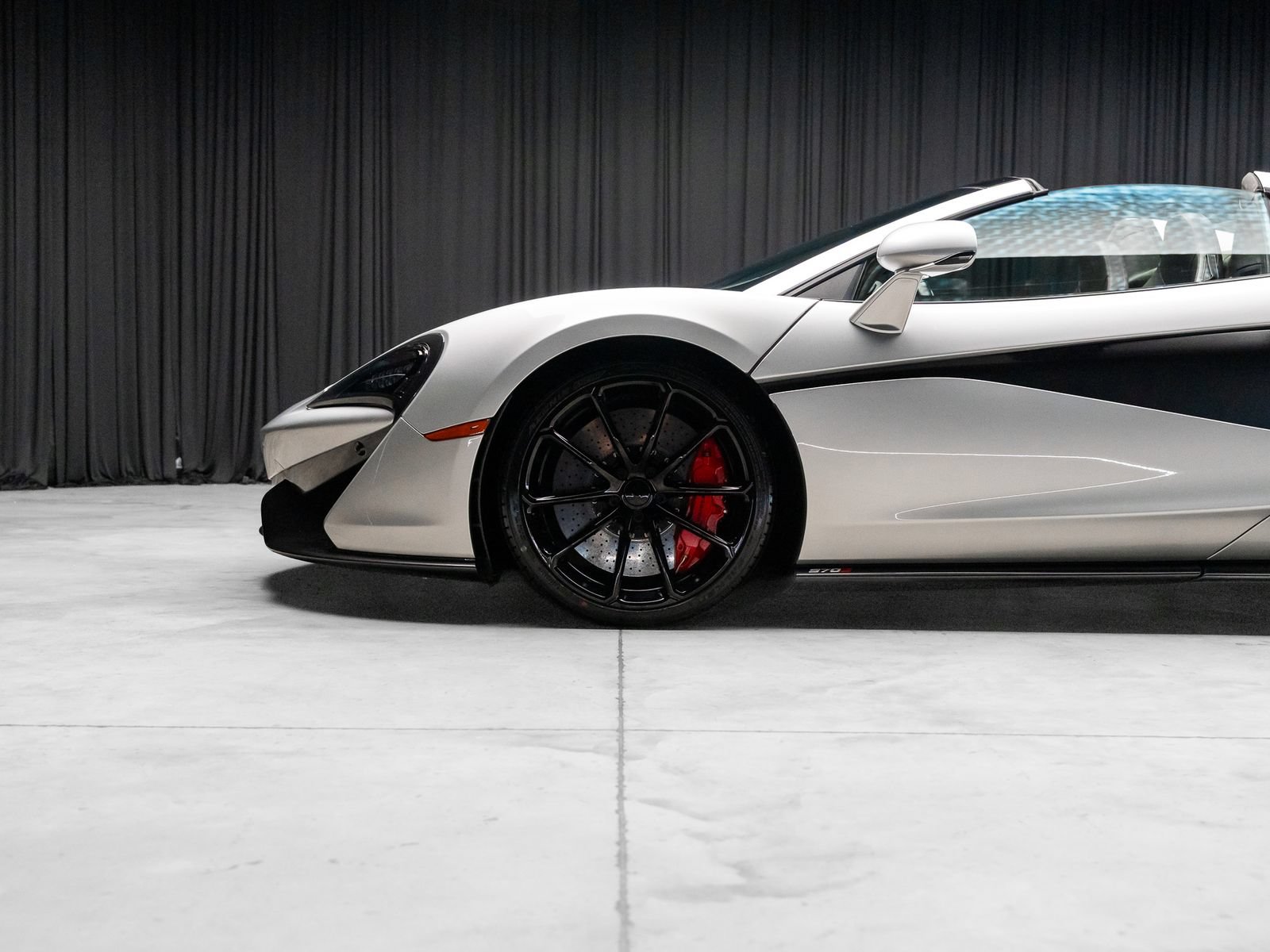 Used 2019 McLaren 570S Spider RWD image 23