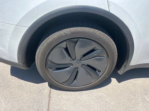 Used 2026 Tesla Model Y Long Range AWD/4WD image 2