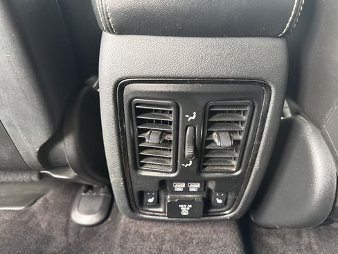 Used 2018 Dodge Durango SRT w/ Technology Group AWD/4WD image 32