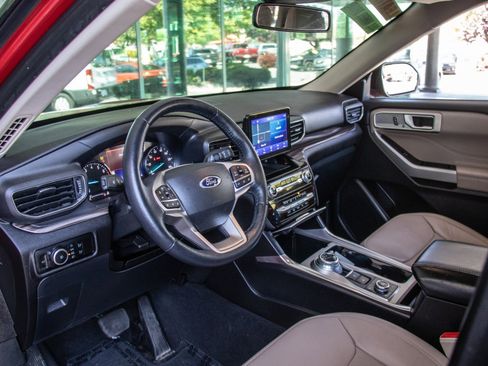 Used 2023 Ford Explorer Limited image 11