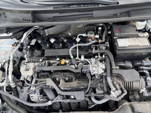 Used 2025 Toyota Corolla LE FWD image 30