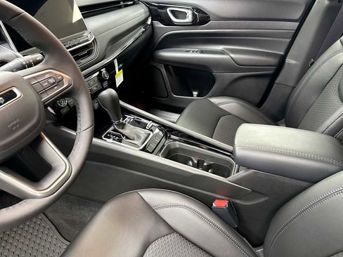 New 2026 Jeep Compass Latitude image 21