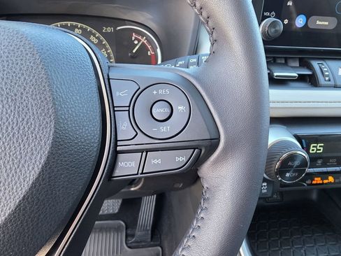 Used 2025 Toyota RAV4 XLE Premium image 28