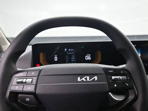 Used 2025 Kia K4 FWD image 13