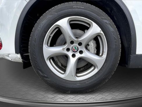 Used 2018 Alfa Romeo Stelvio AWD image 9