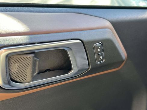 Used 2022 Ford Bronco Outer Banks image 16