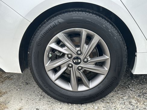 Used 2020 Kia Optima LX image 17