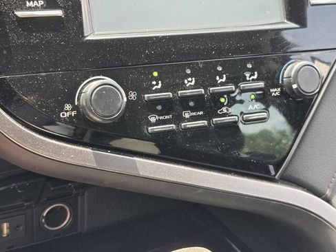 Used 2019 Toyota Camry LE FWD image 20