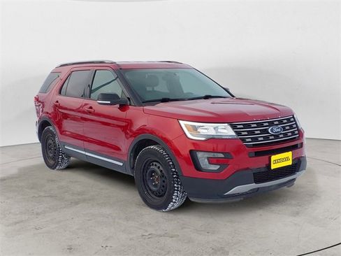 Used 2017 Ford Explorer XLT w/ Equipment Group 202A image 7