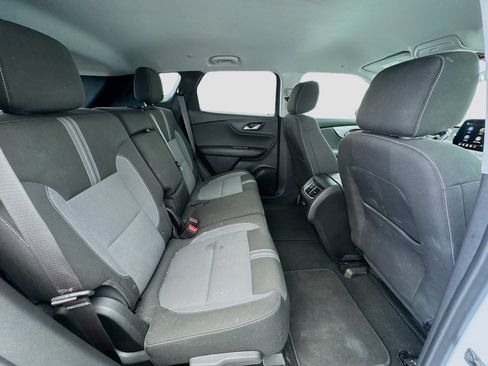 Used 2025 Chevrolet Blazer LT FWD image 18