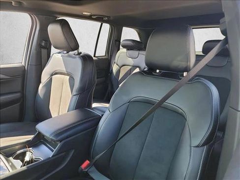 Certified 2025 Jeep Grand Cherokee Altitude image 13