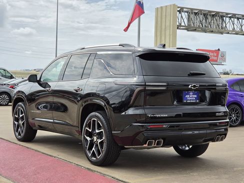 Used 2026 Chevrolet Traverse High Country w/ LPO, Floor Liner Package FWD image 7