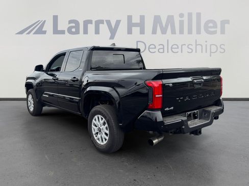 Certified 2025 Toyota Tacoma SR5 AWD/4WD image 3