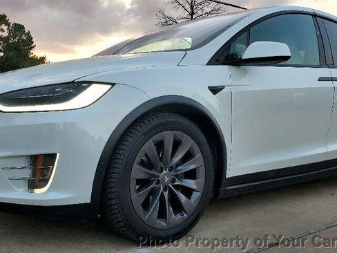 Used 2017 Tesla Model X image 2