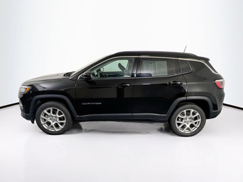 Used 2022 Jeep Compass Latitude AWD/4WD image 8