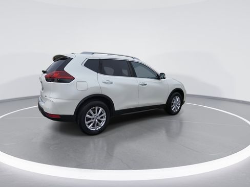Used 2018 Nissan Rogue SV w/ Sun & Sound Touring Package image 8