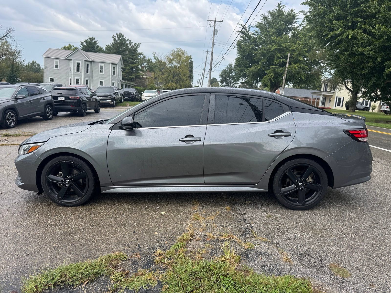 Used 2023 Nissan Sentra SR w/ Trunk Package FWD image 3
