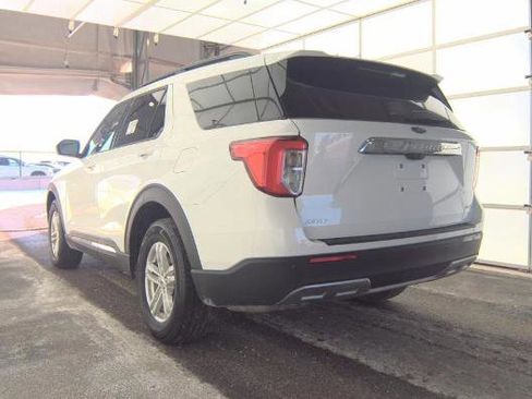 Used 2023 Ford Explorer XLT w/ Equipment Group 202A image 5