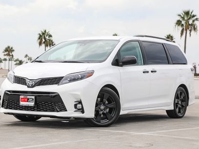 Certified 2020 Toyota Sienna SE w/ Nightshade Edition