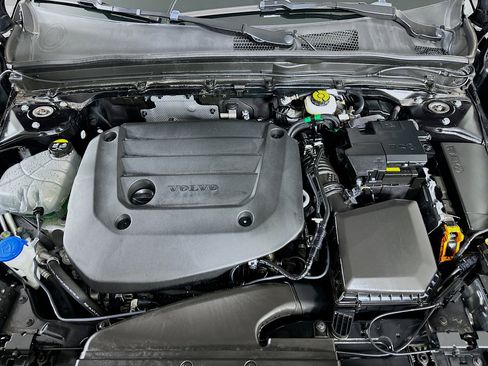 Used 2025 Volvo XC40 B5 Core image 34