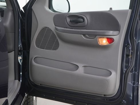 Used 2001 Ford F150 XLT image 12