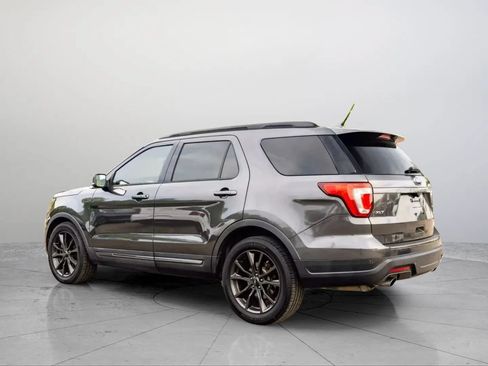 Used 2018 Ford Explorer XLT w/ Equipment Group 202A FWD image 3