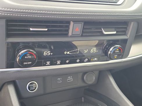 Certified 2023 Nissan Rogue SV FWD image 24