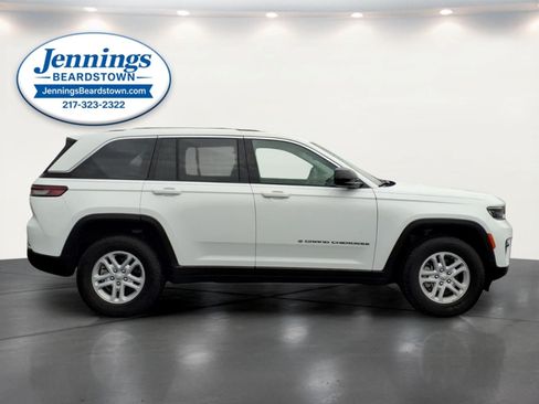 Used 2023 Jeep Grand Cherokee Laredo AWD/4WD image 29