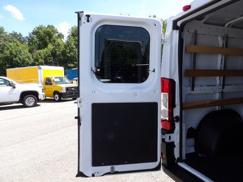 Used 2025 RAM ProMaster 2500 w/ U-Haul Equipment Group FWD image 41