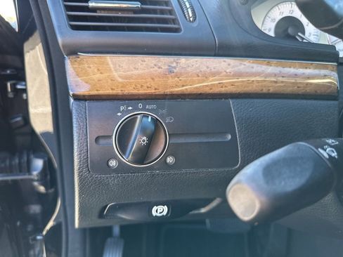 Used 2009 Mercedes-Benz E 350 Sedan image 28