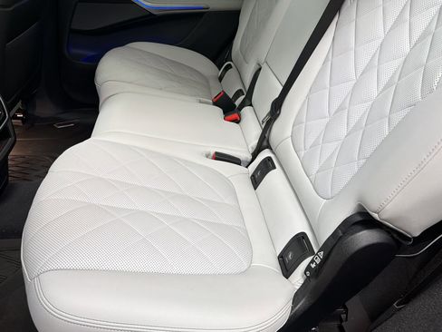 Used 2024 BMW X7 xDrive40i w/ M Sport Package image 14