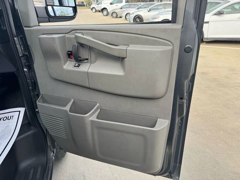 Used 2017 Chevrolet Express 3500 LS image 35