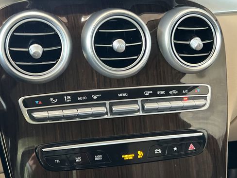 Used 2021 Mercedes-Benz GLC 300 4MATIC image 22