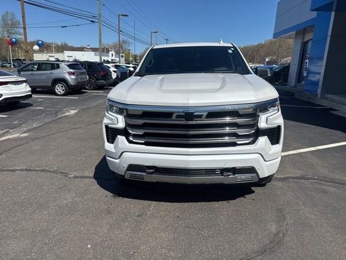 Used 2023 Chevrolet Silverado 1500 High Country w/ High Country Premium Package AWD/4WD image 3