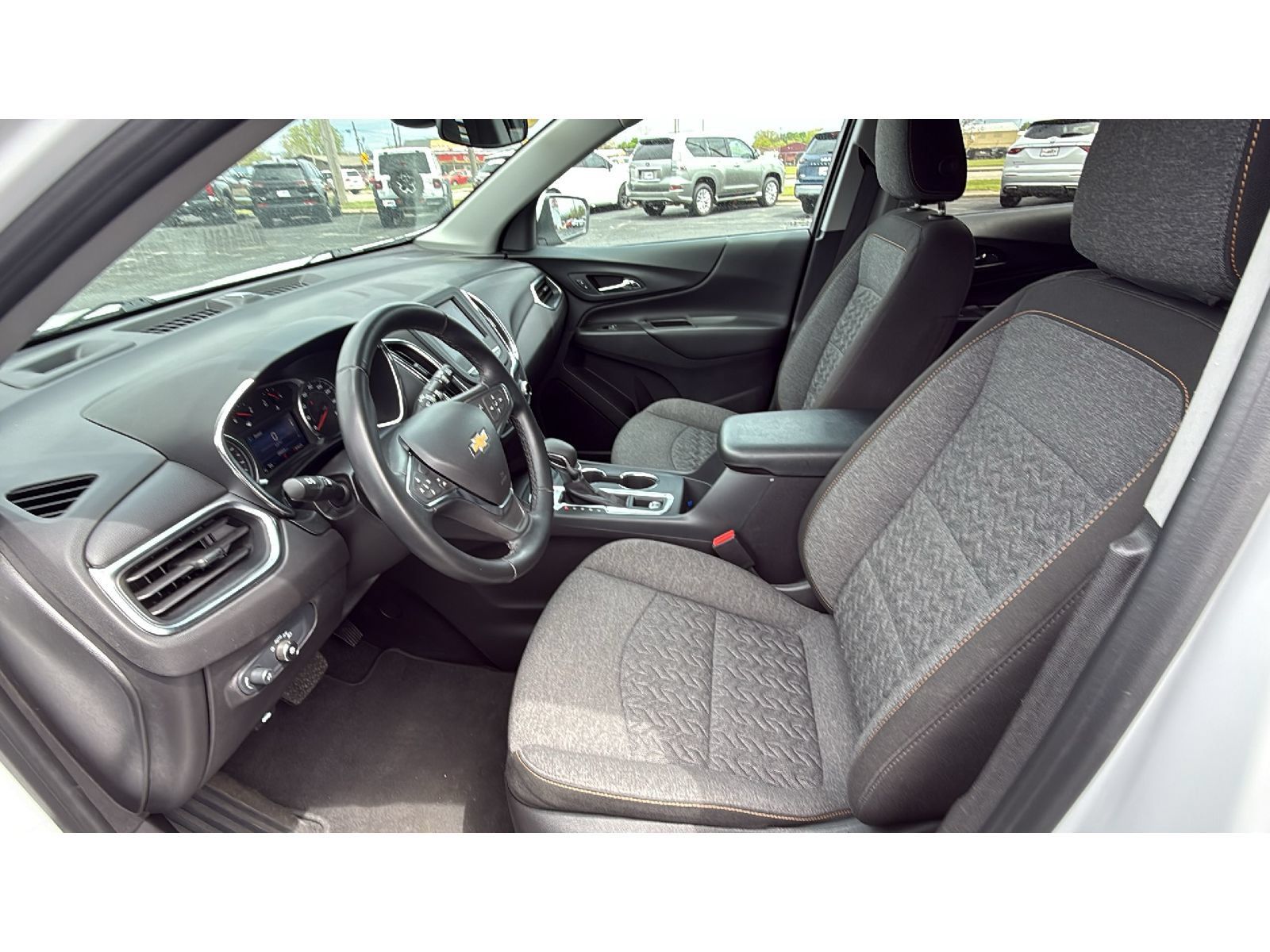 Used 2024 Chevrolet Equinox LT FWD image 30