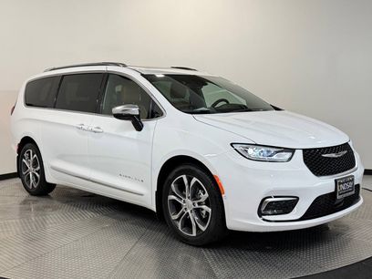 New 2026 Chrysler Pacifica Pinnacle w/ Trailer Tow Group