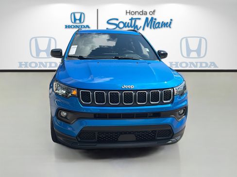 Used 2023 Jeep Compass Latitude w/ Sun and Sound Group AWD/4WD image 2