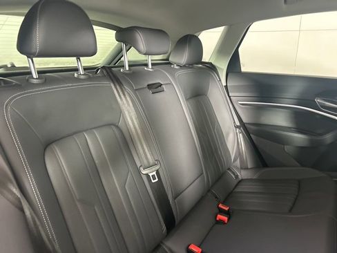 Used 2024 Audi Q8 e-tron Premium Plus w/ Premium Plus Package image 13