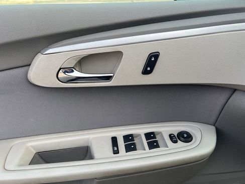 Used 2012 Chevrolet Traverse LS image 9