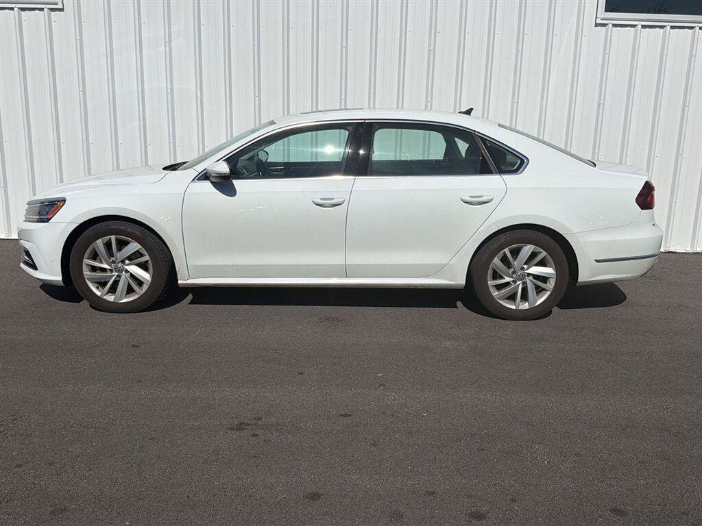 Used 2018 Volkswagen Passat 2.0T SE FWD image 2