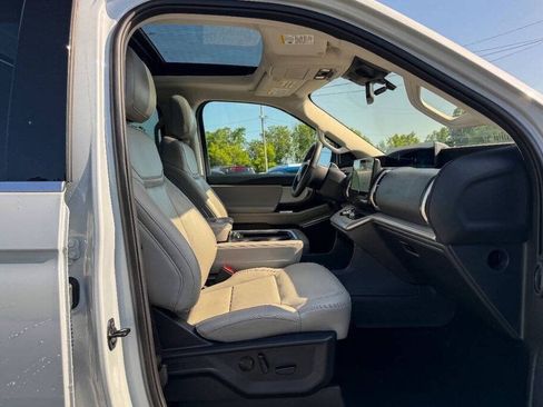 Used 2025 Ford Expedition Active AWD/4WD image 13
