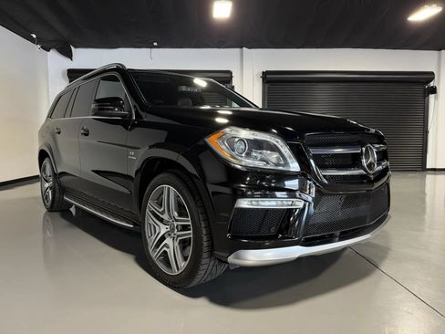 Used 2015 Mercedes-Benz GL 63 AMG 4MATIC image 2