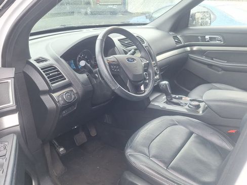 Used 2018 Ford Explorer XLT w/ Equipment Group 202A image 6