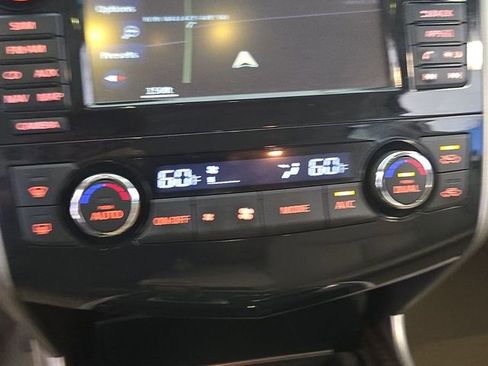 Used 2014 Nissan Altima 2.5 SL w/ Technology Package image 19