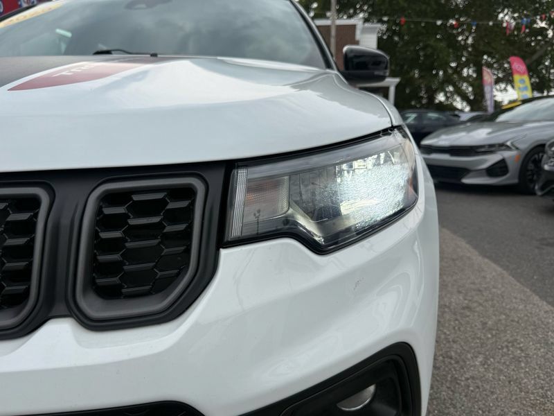 Used 2025 Jeep Compass Trailhawk AWD/4WD image 10