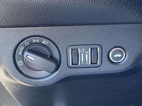 Used 2020 Dodge Challenger SXT image 15