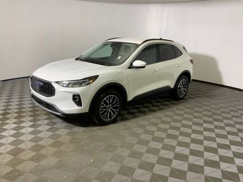 Used 2025 Ford Escape SE FWD image 12